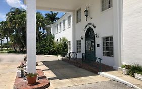 Clewiston Inn